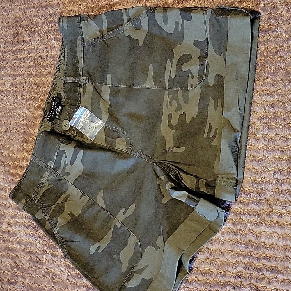 Social Standard Camouflage Shorts